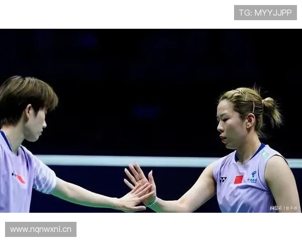 贾一凡喝水都像有教练盯着，真是普通人全看不懂的节奏